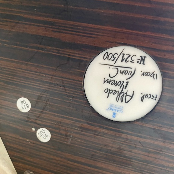 RETIRED 2008 ‘WIDER LLADRO’ PORCELAIN FIGURINE-Item#01011898 - Picture 10 of 15